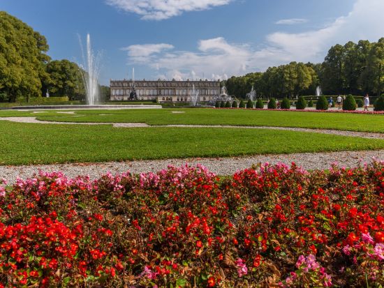 列車と船で行く！湖に浮かぶ古城ヘレンキームゼー城　日帰りツアー ＜5～9月／ミュンヘン発＞