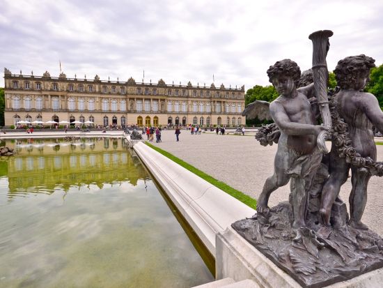 列車と船で行く！湖に浮かぶ古城ヘレンキームゼー城　日帰りツアー ＜5～9月／ミュンヘン発＞