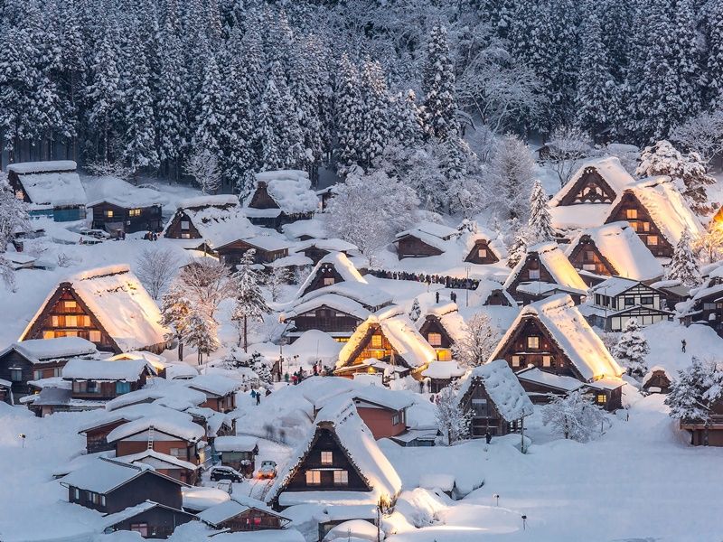 Japan_Gifu_Shirakawa-go_Winter_Light Up_shutterstock_374750371