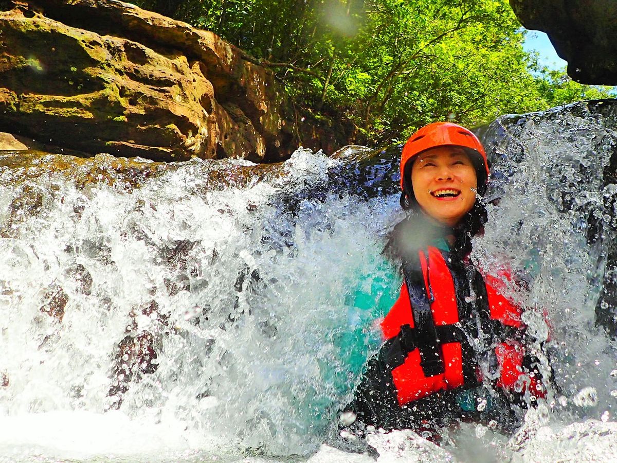 西表島キャニオニング スリル満点な渓谷下りで世界自然遺産を満喫