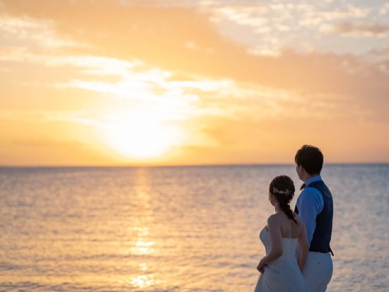 ウェディングフォト　選べる1ロケーションまたは5ロケーション　4Kドローン撮影付きプランあり＜撮影データ・衣装・メイク・小物付き／北谷町＞