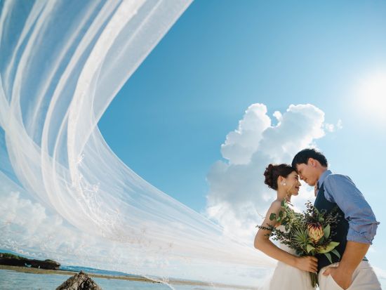 ウェディングフォト　選べる1ロケーションまたは5ロケーション　4Kドローン撮影付きプランあり＜撮影データ・衣装・メイク・小物付き／北谷町＞