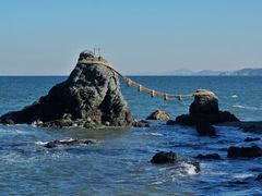 Japan_Mie_Futamiura_Meotoiwa_pixta_57729533