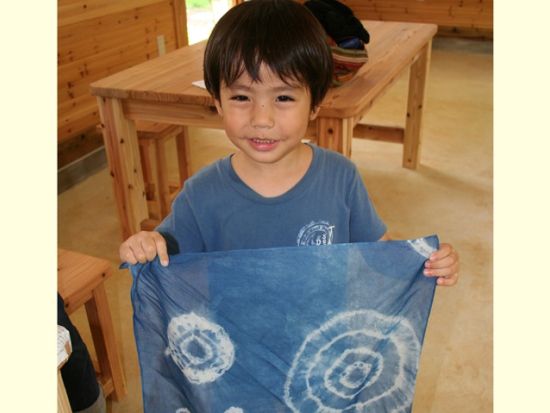 藍染体験　宮古島体験工芸村で手ぬぐいやストール、Tシャツにしぼり染めをしよう！＜宮古島＞