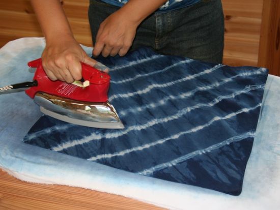 藍染体験　宮古島体験工芸村で手ぬぐいやストール、Tシャツにしぼり染めをしよう！＜宮古島＞