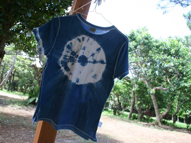 藍染体験 宮古島体験工芸村で手ぬぐいやストール、Tシャツにしぼり染め