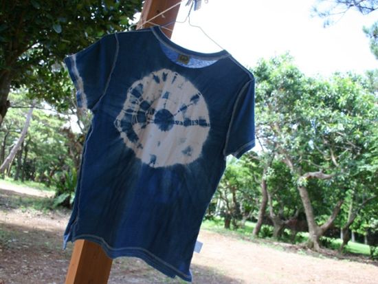 藍染体験　宮古島体験工芸村で手ぬぐいやストール、Tシャツにしぼり染めをしよう！＜宮古島＞