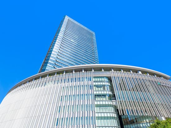 Japan_Osaka_grandfront_pixta_84658439