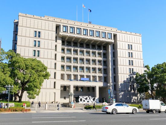 Japan_Osaka_cityhall_pixta_59711210