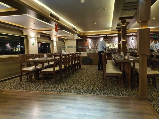 【混載】選べる船ランクで伝統ショーと夜景を堪能◎ナイル川ディナークルーズ　*カルトゥーシュ事前注文可　＜夕方発／英語／送迎付／カイロ発＞