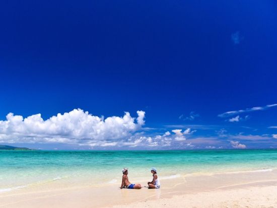 幻の島またはパナリ上陸＋スキンダイビング（素潜り）体験　少人数制＆丁寧レクチャーで安心！透明度の高い八重山の海を素潜りで満喫＜1日／石垣市内無料送迎可＞