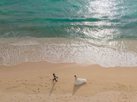 ウェディングフォト　選べる1ロケーションまたは5ロケーション　4Kドローン撮影付きプランあり＜撮影データ・衣装・メイク・小物付き／北谷町＞