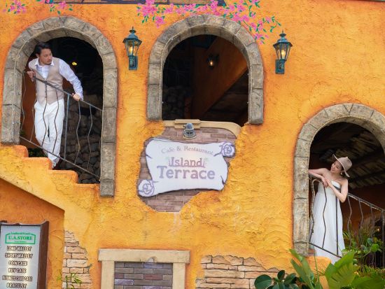 ウェディングフォト　選べる1ロケーションまたは5ロケーション　4Kドローン撮影付きプランあり＜撮影データ・衣装・メイク・小物付き／北谷町＞