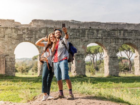 古代ローマ観光ツアー コロッセオ＋フォロ・ロマーノ＋パラティーノの丘に入場！＜混載／英語ガイド／ローマ発＞＊申込と同時に即予約確定