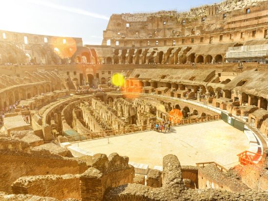 古代ローマ観光ツアー コロッセオ＋フォロ・ロマーノ＋パラティーノの丘に入場！＜混載／英語ガイド／ローマ発＞＊申込と同時に即予約確定