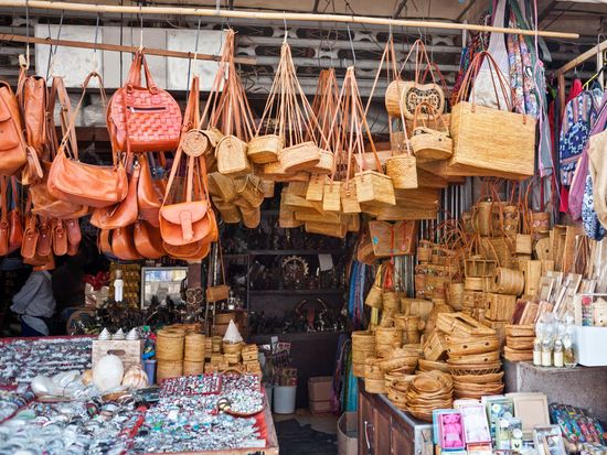 Indonesia_Bali_Souvenirs in Ubud_shutterstock_264530021