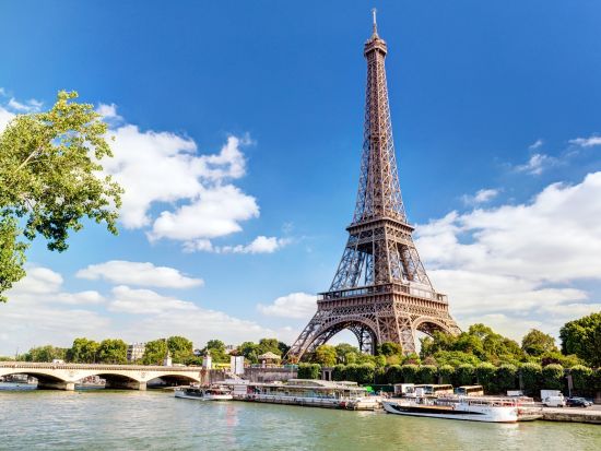 ロンドン発 パリ日帰りツアー　エッフェル塔ランチ＆第１展望台チケット・セーヌ川クルーズ・車窓観光　自由散策１時間　＜英語ガイド／ユーロスター利用＞