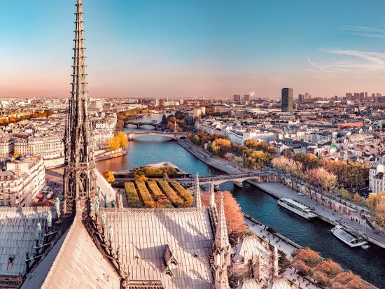 ロンドン発 パリ日帰りツアー　エッフェル塔ランチ＆第１展望台チケット・セーヌ川クルーズ・車窓観光　自由散策１時間　＜英語ガイド／ユーロスター利用＞