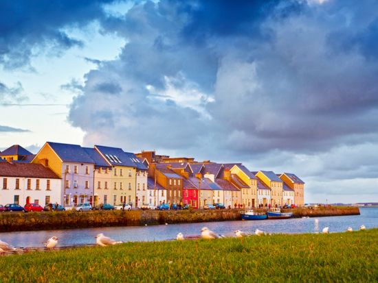 モハーの断崖＆バンラティ城　日帰りツアー ＜列車利用／英語ガイド／ダブリン発＞ by Railtours Ireland