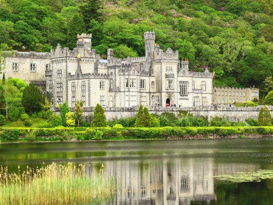 アイルランド西海岸 1泊2日観光ツアー　モハーの断崖＆コネマラ地方 ＜ゴールウェイ宿泊／列車利用／朝食付き／英語ガイド／ダブリン発＞