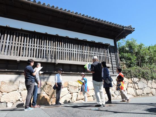萩城ウォーキングツアー　萩城本丸＋二の丸＋三の丸　古地図を片手に藩士の気分で萩城を散策！＜3時間／萩市＞