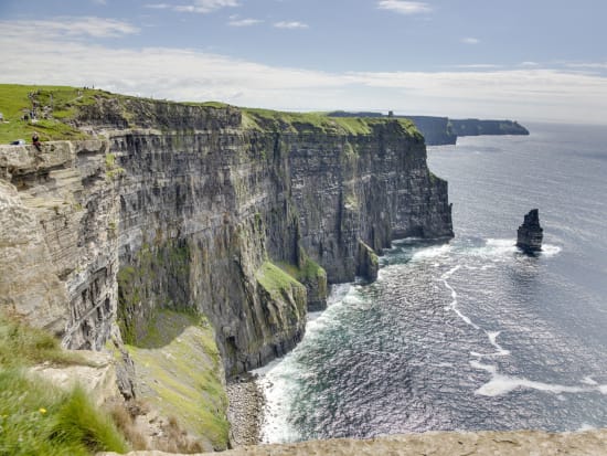 Ireland_Cliffs of Moher_pixta_80850696_M