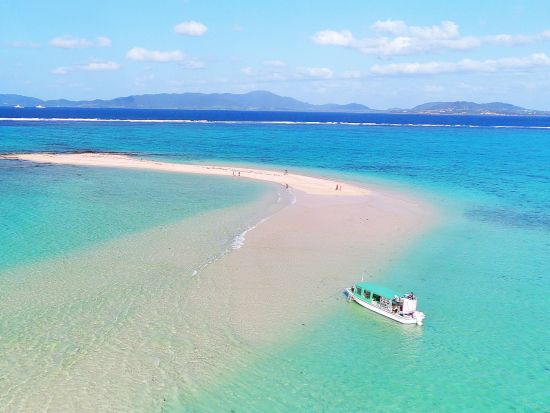 幻の島上陸＋美ら海シュノーケリングツアー ★最新のGoPro無料レンタル　ドローン空撮付プランもあり♪＜当日予約可／半日／市街地送迎／石垣島発＞