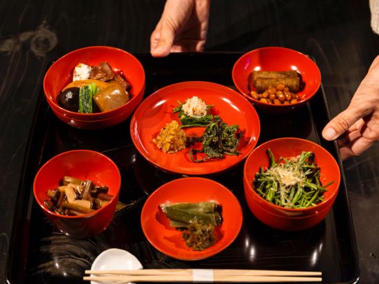 ryugon 土間クッキング 雪国を知り尽くす地元のおばあちゃんと郷土料理作り体験 炊き立て羽釜ごはんと山菜料理のランチ 癒しのラウンジ・温泉利用付＜南魚沼＞