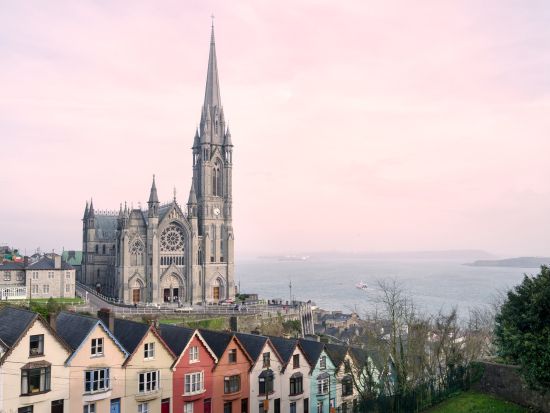 ブラーニー城＆港町コーブ　日帰りツアー ＜列車利用／英語ガイド／ダブリン発＞ by Railtours Ireland