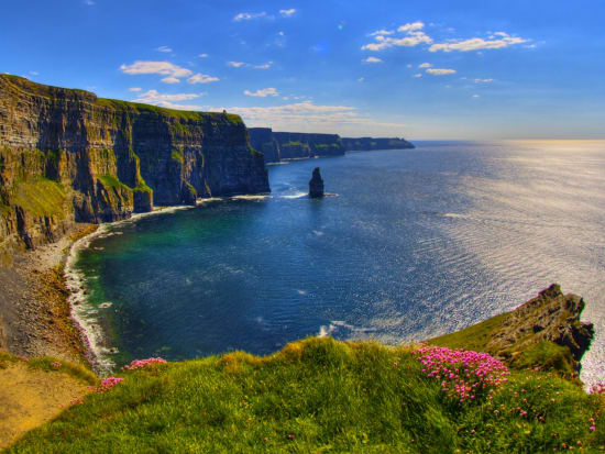 Ireland_Cliffs_of_moher_shutterstock_83136454