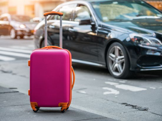 luggage_shutterstock_596931461