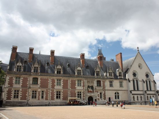 世界遺産ロワール古城めぐり 日帰りツアー　シャンボール城＋シュノンソー城＋ブロワ城　ワイン試飲付き＜英語ガイド＞by City Wonders