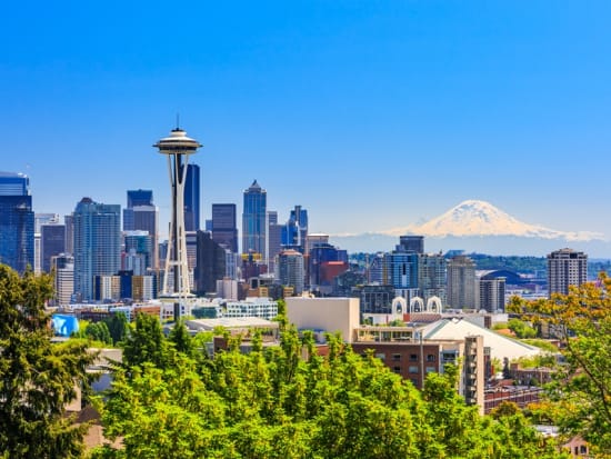 USA_Seattle_Seattle downtown skyline and Mt.Rainier_shutterstock_503999926