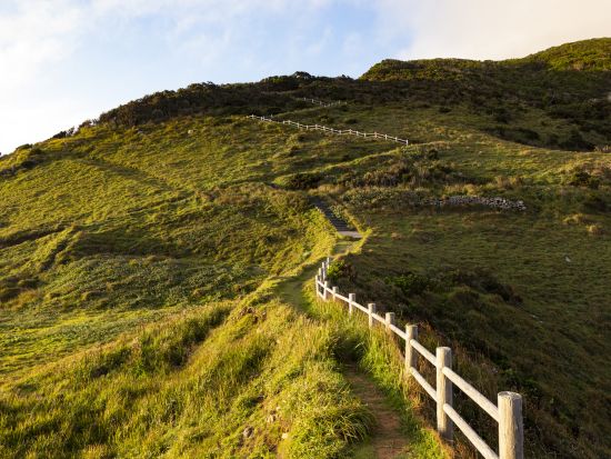 大瀬崎灯台ハイキングツアー  映画「悪人」のロケ地へ断崖にそびえたつ灯台から見る東シナ海のパノラマに感動 ＜福江島・五島市＞ byアクロス五島
