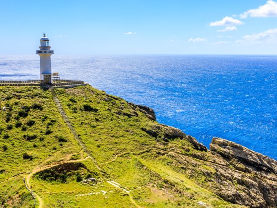 大瀬崎灯台ハイキングツアー  映画「悪人」のロケ地へ断崖にそびえたつ灯台から見る東シナ海のパノラマに感動 ＜福江島・五島市＞ byアクロス五島