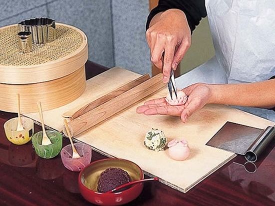 和菓子作り体験 上質なねりきり細工作り お抹茶体験選択可＜2名