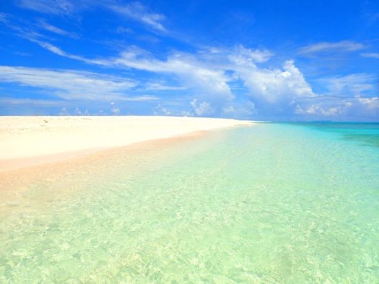 【夏季】他ではいけない本物のはての浜へ！夏季限定一番奥へ行く　わくわくアドベンチャースノーケルプランパラソル付きで日焼け対策もばっちり＜6～10月催行／久米島＞