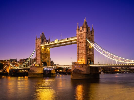UK_London_Tower Bridge_pixta_75167471_M