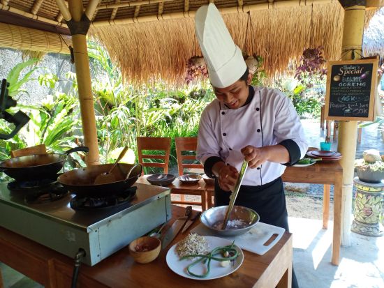 バリ家庭料理教室　人気レストランでインドネシア料理作りに挑戦！＜1日／日本語ガイド＞