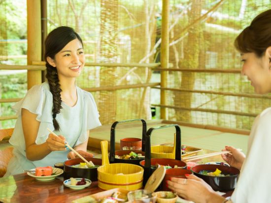 京都高雄 もみぢ家 川床ランチプラン 川のせせらぎに癒される川床料理（2026/6/1～2026/9/30）＜川床席確約／送迎あり／高雄＞