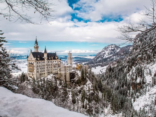 Germany_Bavaria_Neuschwanstein_Castle_Winter_Snow_shutterstock_390419281