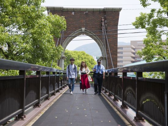 日本遺産を巡る！海上自衛隊OBガイドがご案内する佐世保のまち歩きツアー 普段は立ち入ることのできない「防空指揮所」跡も見学 ＜半日／金土日祝 限定／佐世保市＞