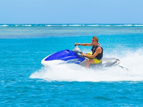 ジェットスキー・アドベンチャー　一人乗りまたは二人乗りでスリリングなアクティビティを楽しもう