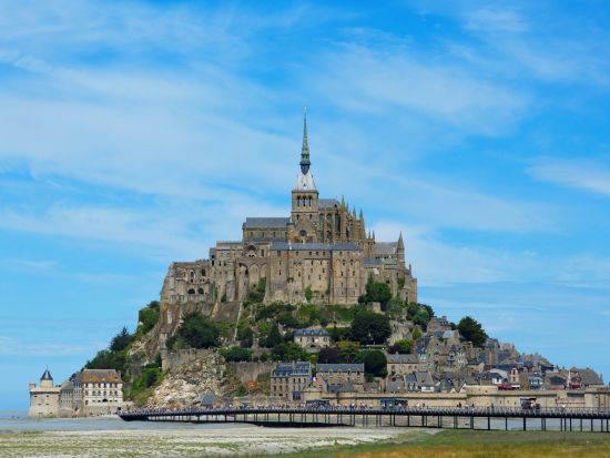 モンサンミッシェル日帰りツアー　修道院内日本語対応セルフガイドアプリ付き ＜英語ガイド＞ ※申込と同時に即予約確定