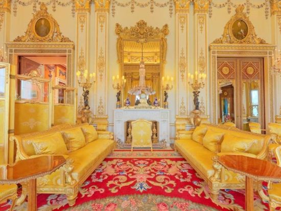 【夏限定】バッキンガム宮殿内部見学入場チケット事前予約　ロイヤル・ミューズ（王室厩舎）付きプランあり！ ＜7～9月／日本語オーディオガイド＞