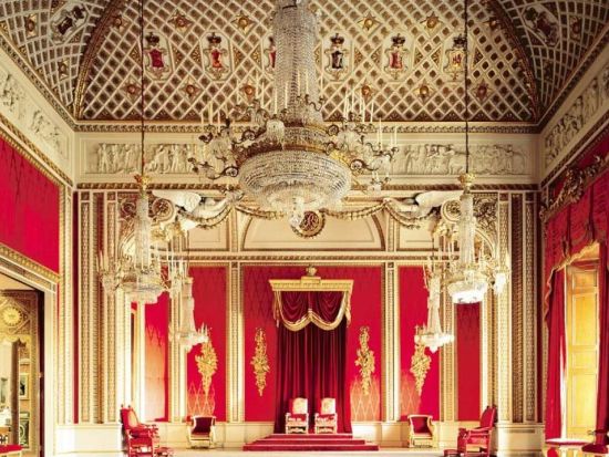 【夏限定】バッキンガム宮殿内部見学入場チケット事前予約　ロイヤル・ミューズ（王室厩舎）付きプランあり！ ＜7～9月／日本語オーディオガイド＞