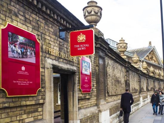 ロイヤル・ミューズ（王室厩舎）入場チケット事前予約＜3～11月／ロンドン発＞