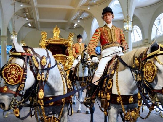 ロイヤル・ミューズ（王室厩舎）入場チケット事前予約＜3～11月／ロンドン発＞