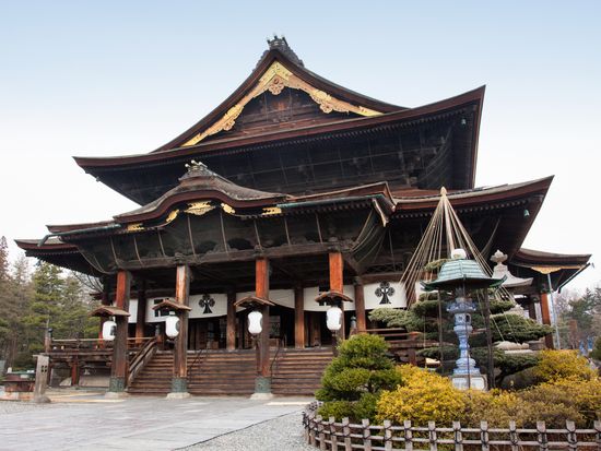 Japan_Nagano_Zenkoji Temple_shutterstock_323268782