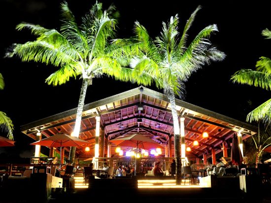 ザ・ビーチ 食事券＆事前予約サービス　オーシャンビューが美しい海沿いのレストラン！＜タモン湾北部ガンビーチ／ランチ～ディナー＞